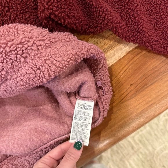 Old Navy Long-Sleeve Oversized Two-Tone Sherpa Sweatshirt Women’s Size M - Picture 5 of 6